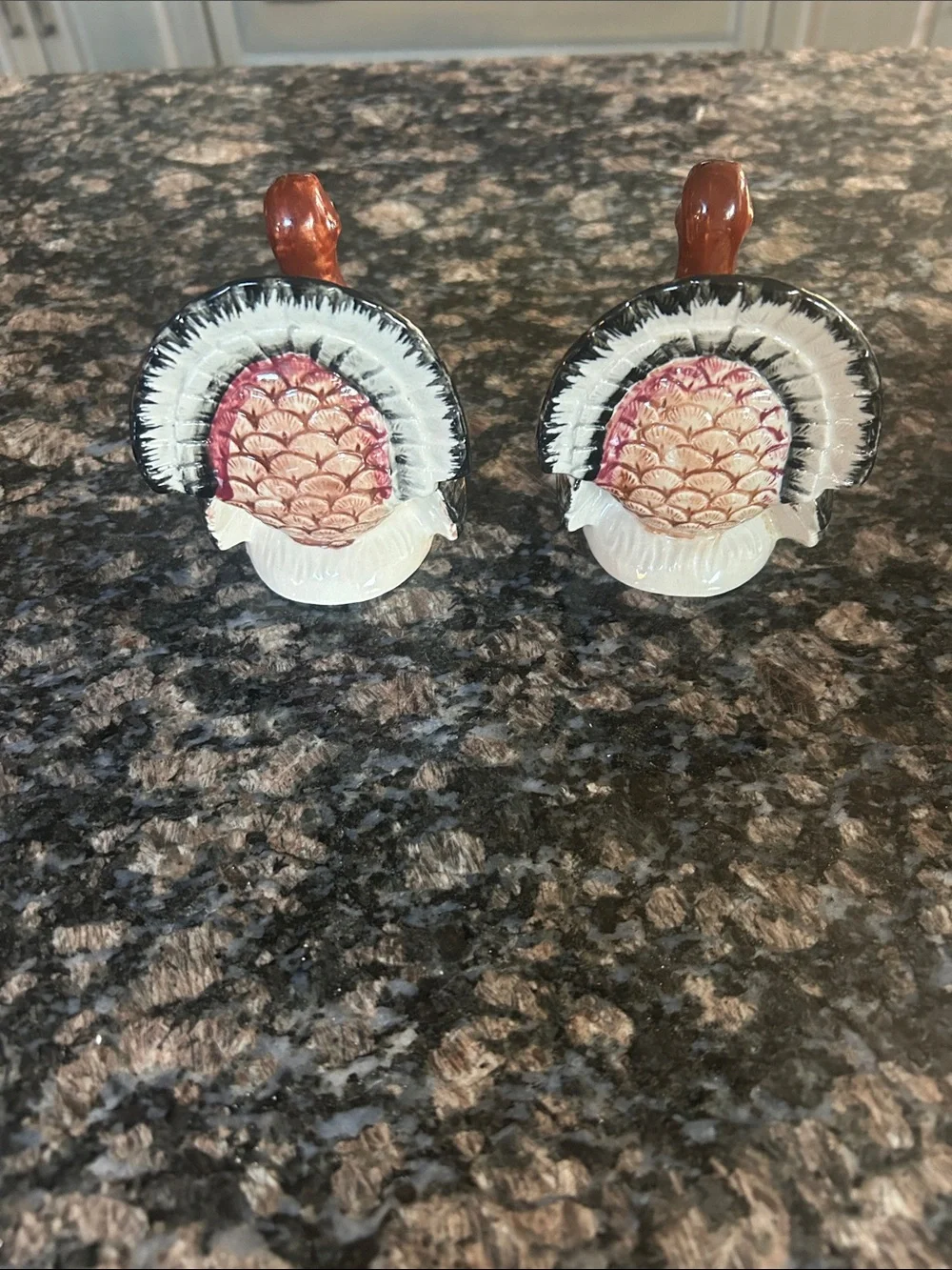 VINTAGE FINE CERAMIC TURKEY SALT& PEPPER SHAKERS NWT